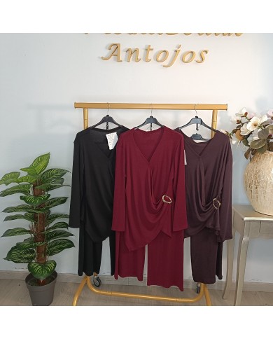 Conjunto Erik Punto V - Top Cruzado Hebilla - Burdeos Negro Conjunto Erik Punto V - Top Cruzado Hebilla - Burdeos Negro