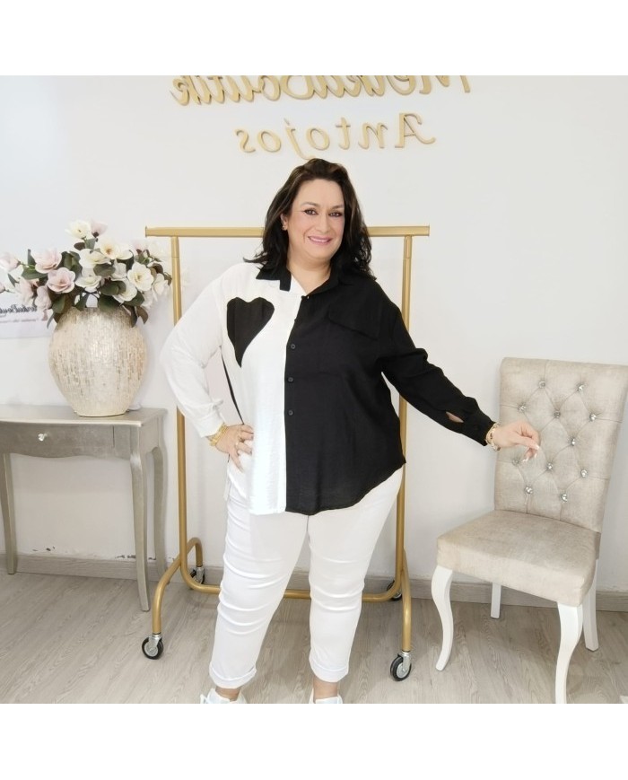 Blusa de Corazones Estampado Grande | Look Atrevido y Elegante