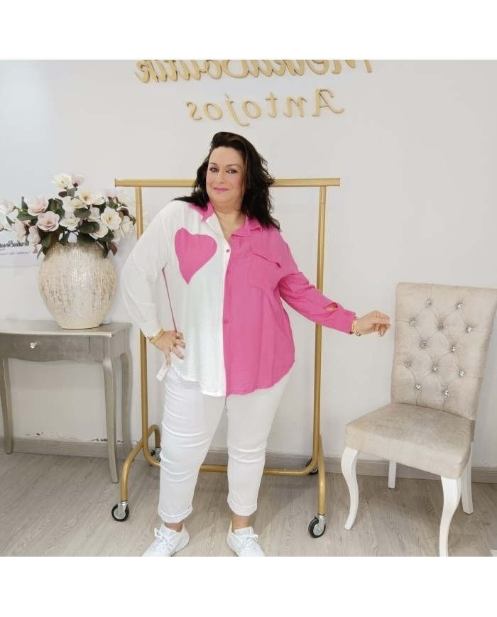 Blusa de Corazones Estampado Grande | Look Atrevido y Elegante