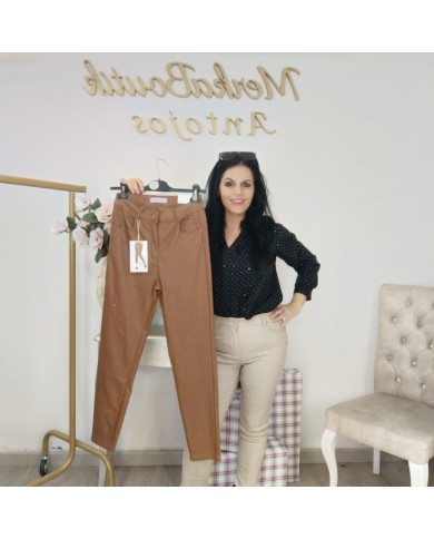 Pantalón Encerado Beige Tallas Grandes - Efecto Cuero Plus Size