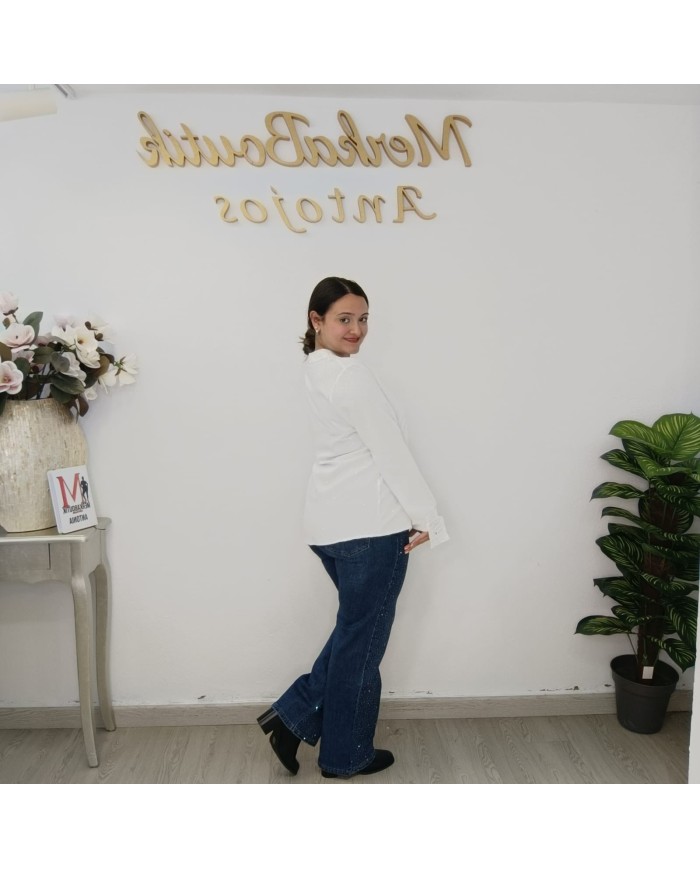 CAMISA DIAMANTE PALOMA | Blusa Fluida con Brillos Cuello V