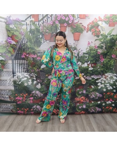 Mono Patio Andaluz - Elegancia y Estilo Inspirados en la Tradición