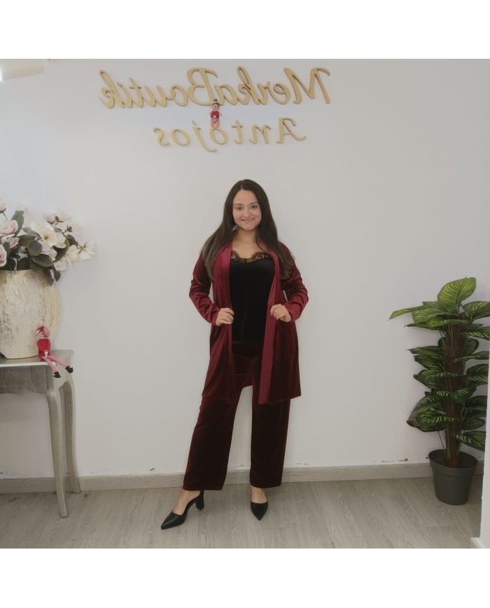 Modelo posando en plano general.