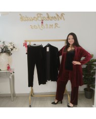 Modelo posando en plano general ampliado mostrando otro color