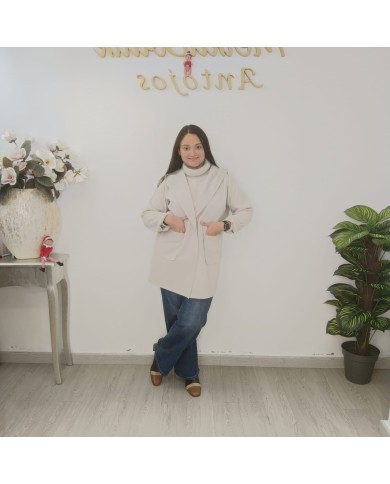 Compra Casaca con Capucha - Estilo y Comodidad | Tienda XYZ