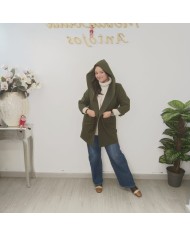 Compra Casaca con Capucha - Estilo y Comodidad | Tienda XYZ