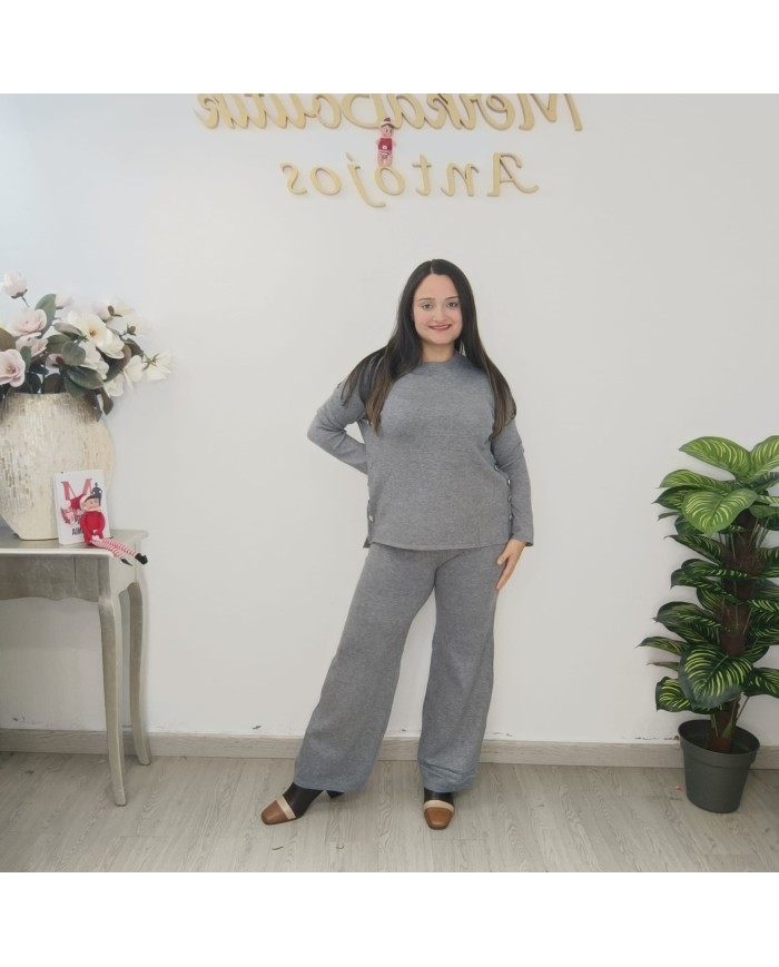 conjunto punto botones mujer Conjunto Paterna en modelo en color gris