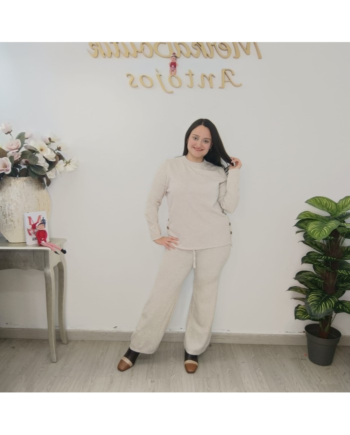 conjunto punto botones mujer Conjunto Paterna en modelo en color beige