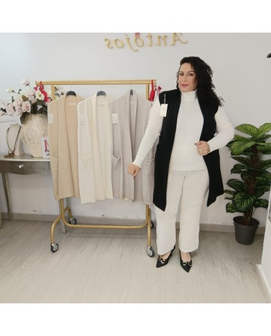 Chaleco Andrades – Elegancia y Confort en Moda Moderna