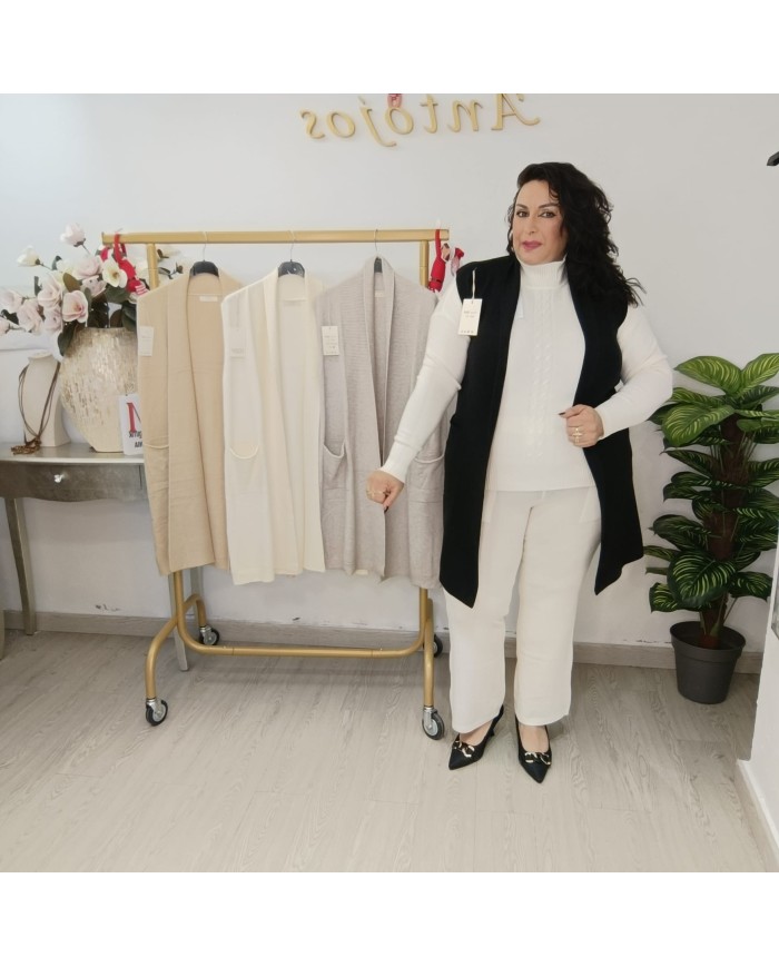 Chaleco Andrades – Elegancia y Confort en Moda Moderna