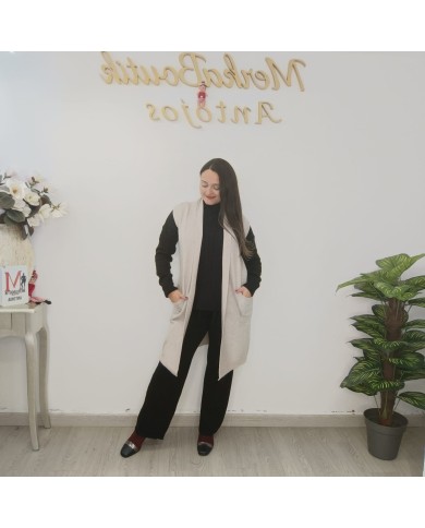 Chaleco Andrades – Elegancia y Confort en Moda Moderna