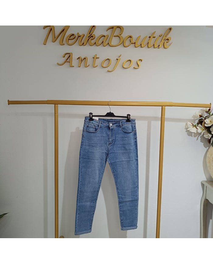 Pantalón Vaquero Pitillo Luna - Elegancia Flamenca y Comodidad