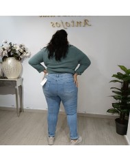 Pantalón Vaquero Pitillo Luna - Elegancia Flamenca y Comodidad