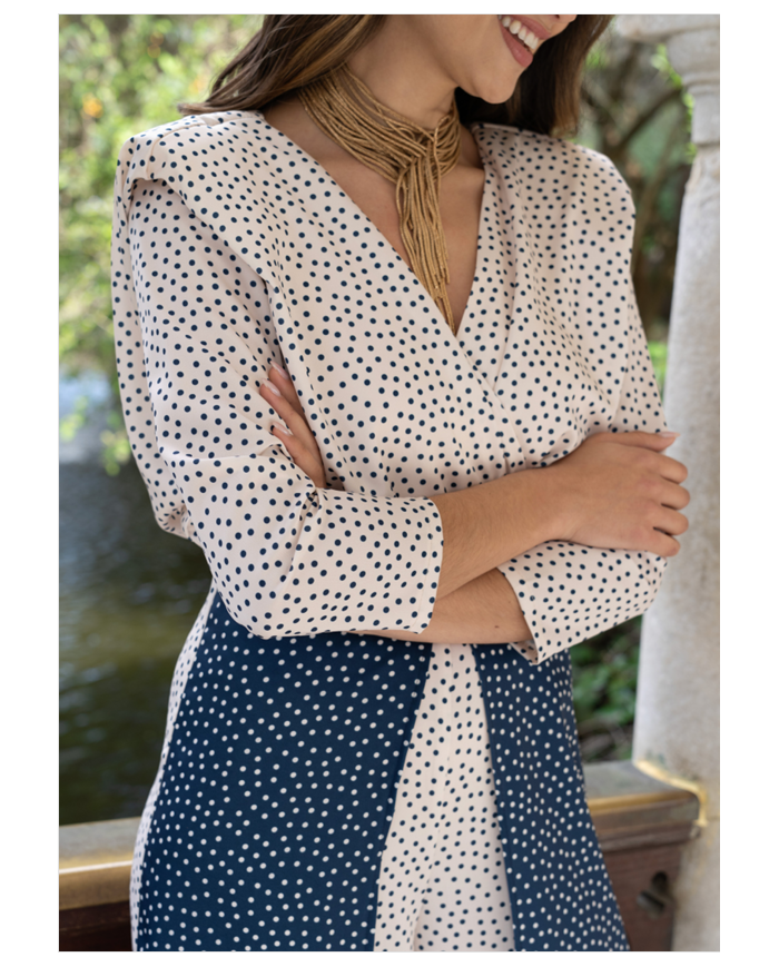 Mono Carol Elegante para Eventos – Escote Cruzado y Hombreras