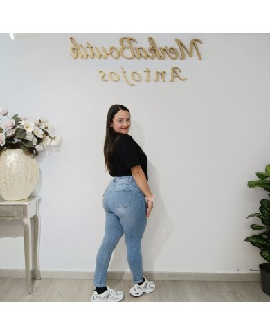 Pantalón Vaquero Pitillo Luna - Elegancia Flamenca y Comodidad