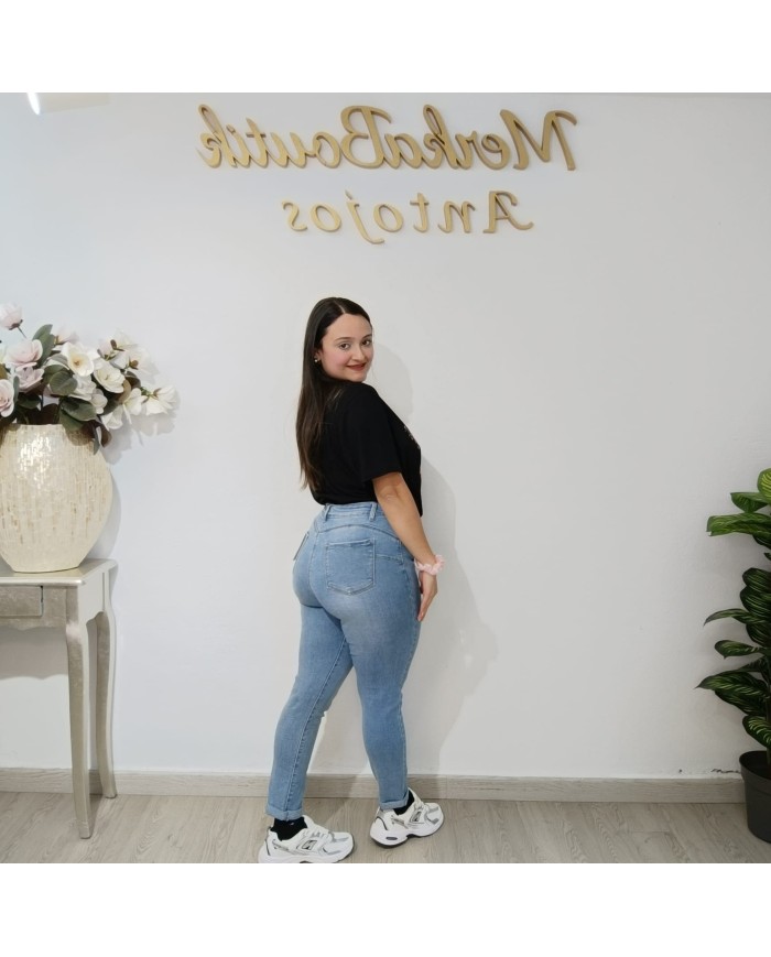 Pantalón Vaquero Pitillo Luna - Elegancia Flamenca y Comodidad