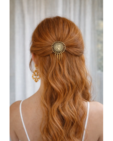 peina moneda dorada envejecida flamenca en recogido