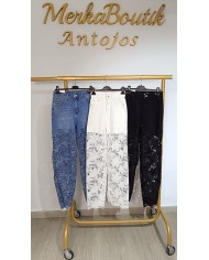 Vaquero Encaje | Vaquero femenino con detalle floral calado