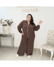 Conjunto Chaqueta Bomber Crepé Cremallera y Pantalón Ancho | Borgoña Elegante