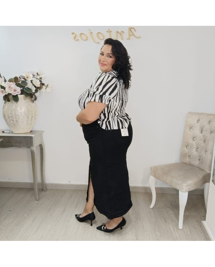 Falda Vaquera Negra Básica | Fondo de Armario Imprescindible