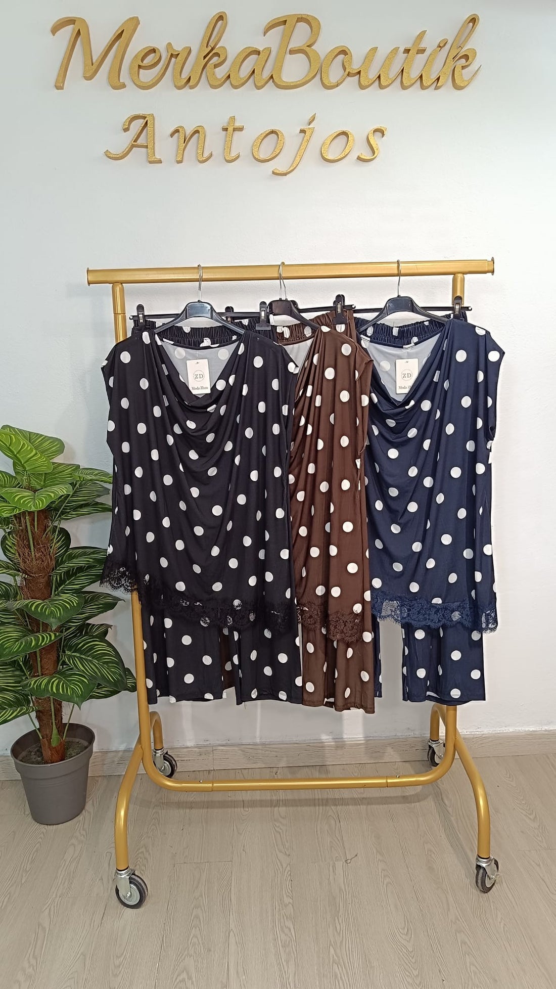 CONJUNTO LUNAR LICRA FRIA ENCAJE ALBAIZIN