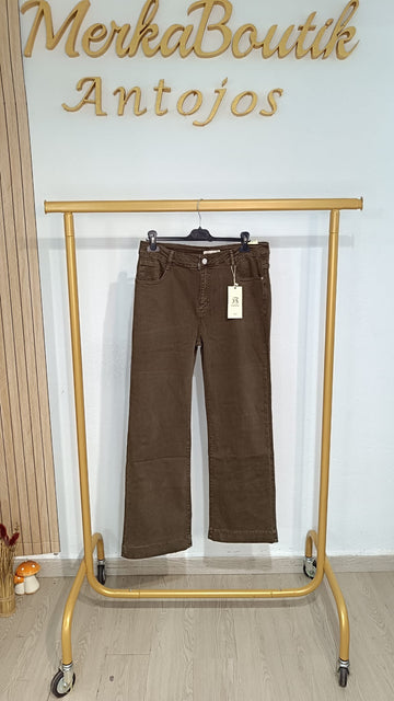 Pantalón Vaquero Pata Ancha Chocolate