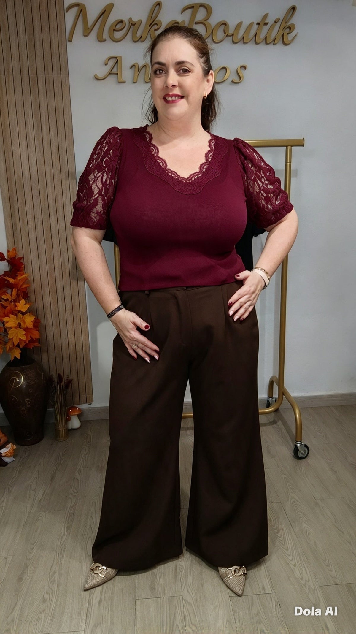 Blusa Francesa de acabado liso con detalles de encaje