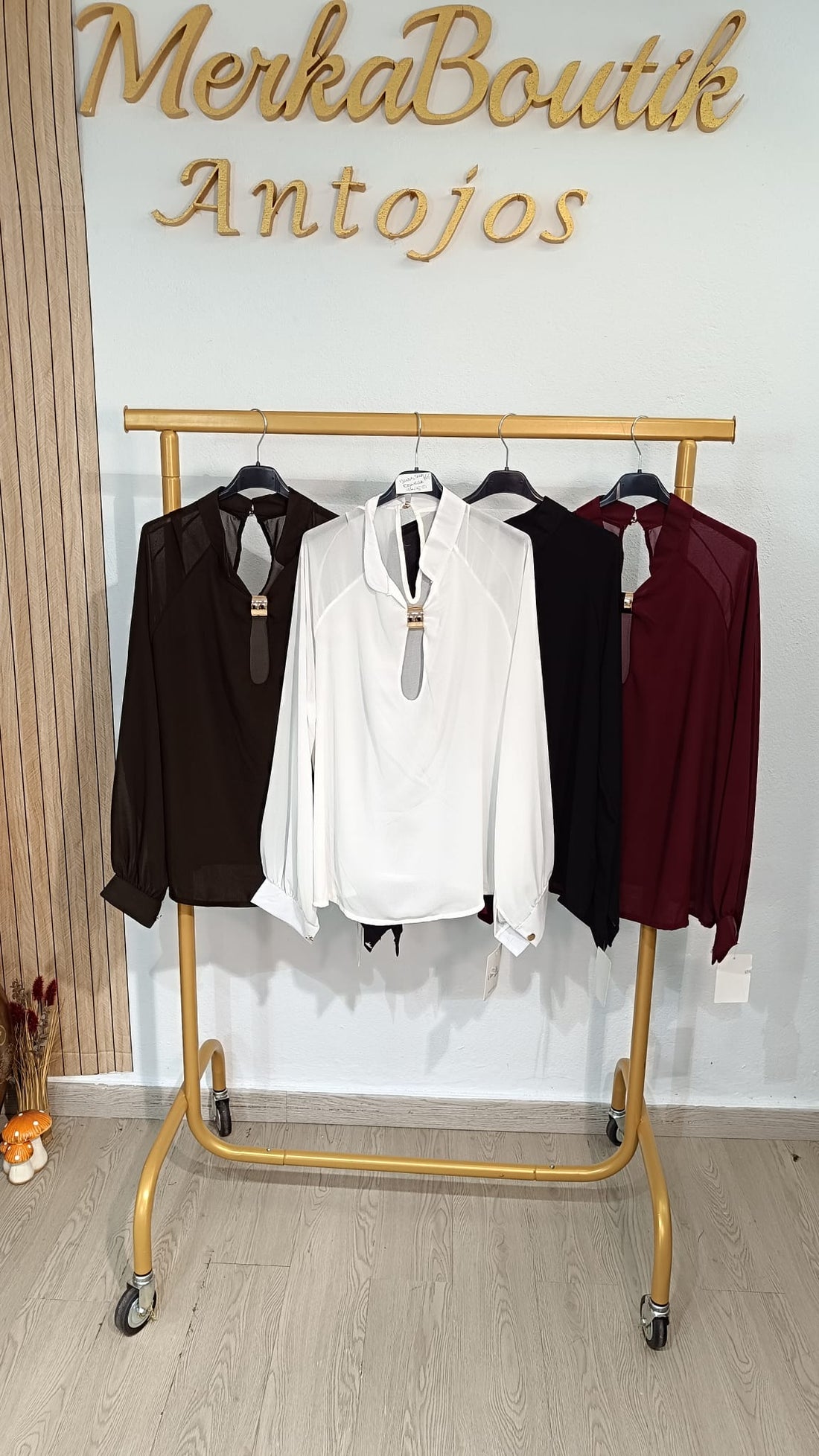 Blusa Gasa Daniela curvy de gasa con transparencias en hombros y mangas