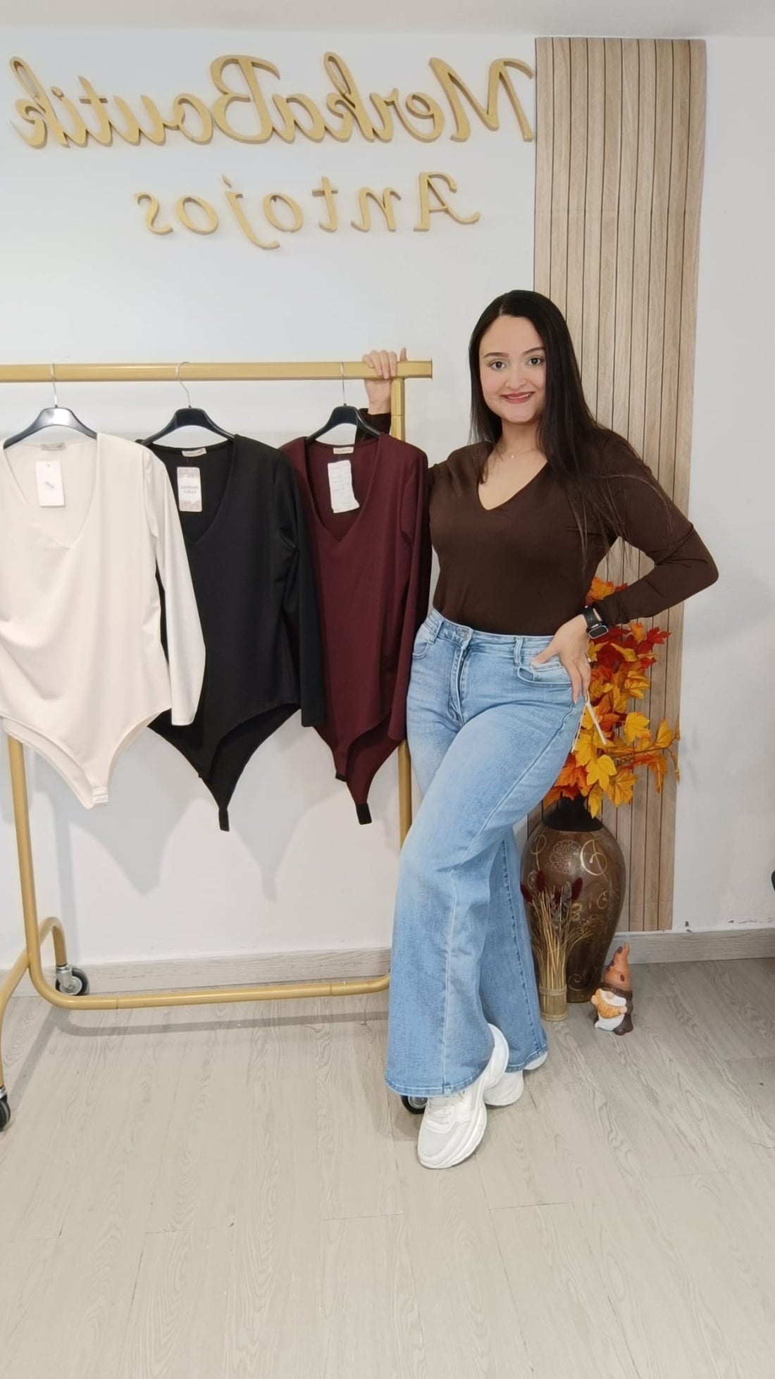 Body Escote Pico Bogotá en varias tonalidades con dos modelos