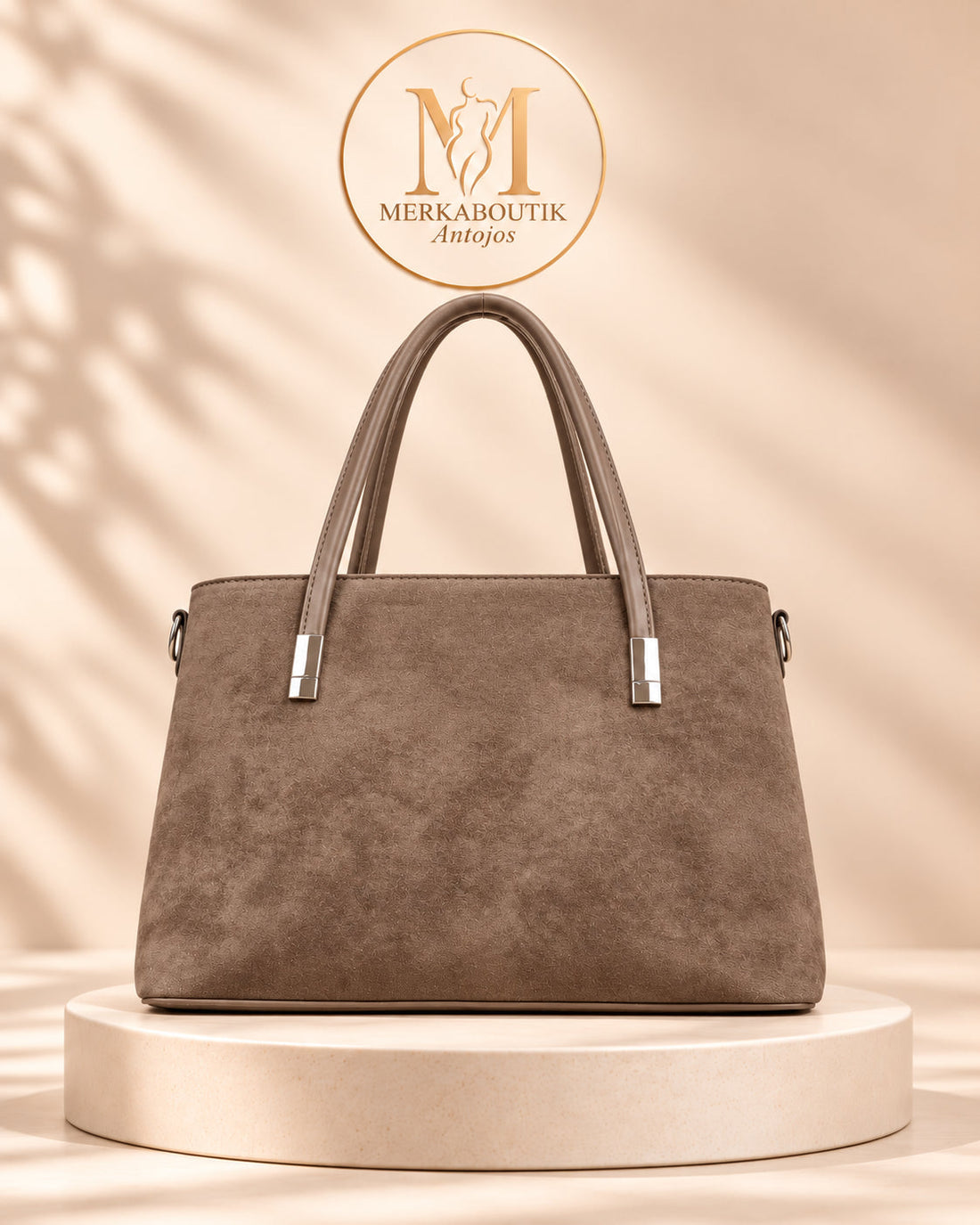 Bolso Palermo pequeño de antelina en color taupe, con cierre superior de cremallera