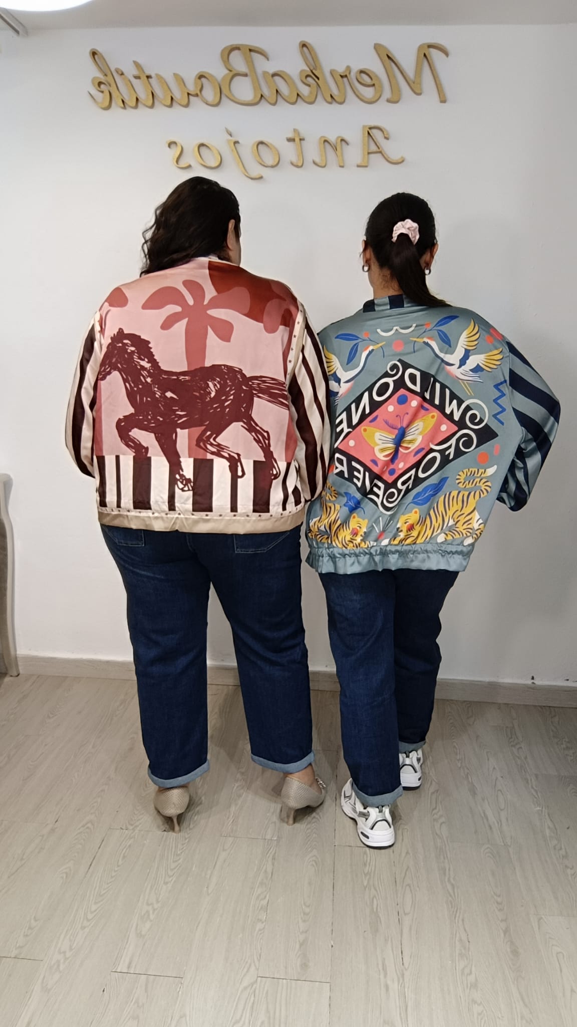 Bomber Fantasía curvy chocolate de tejido ligero