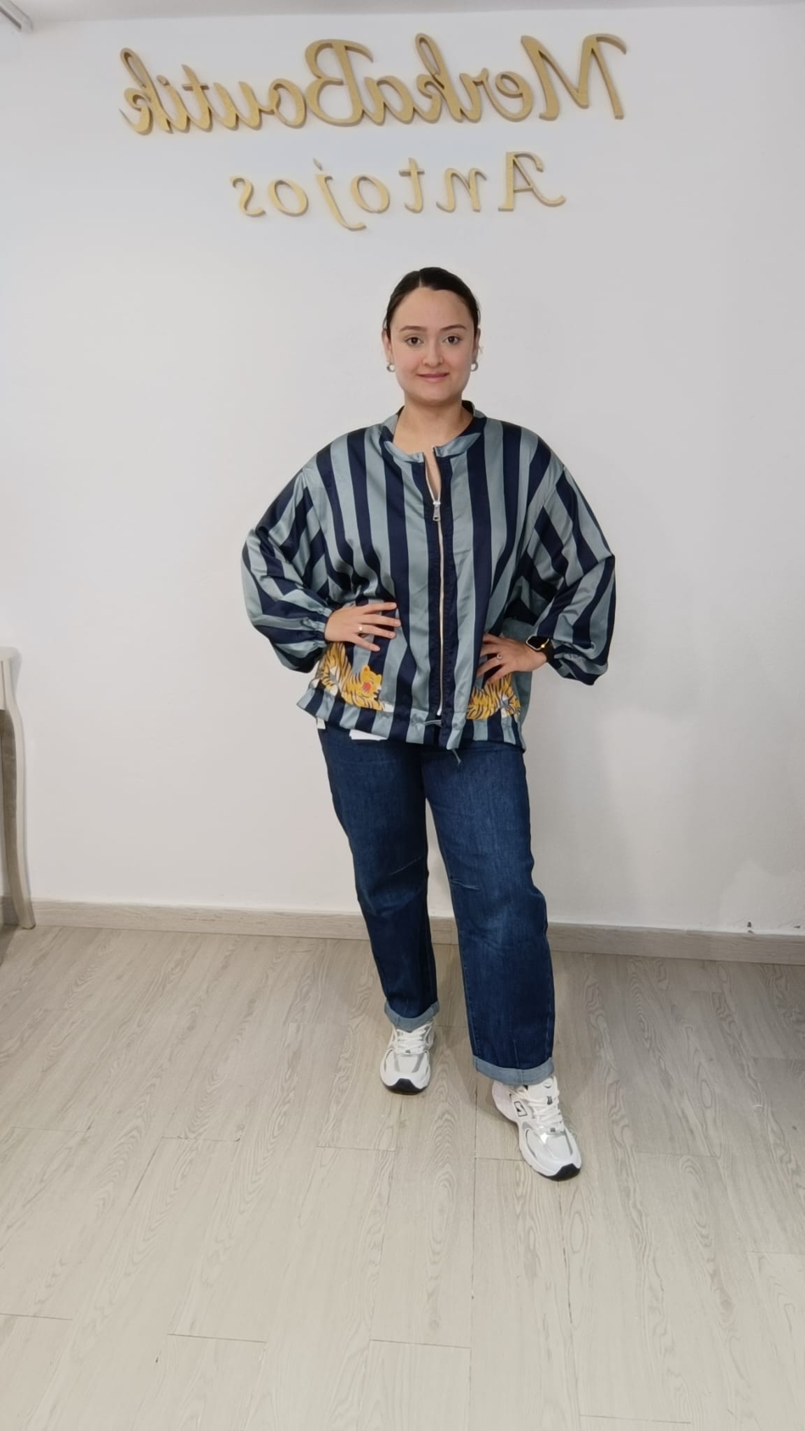 Detalle del estampado de Bomber Fantasía curvy