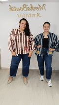 Bomber Fantasía curvy estampada en azul y chocolate