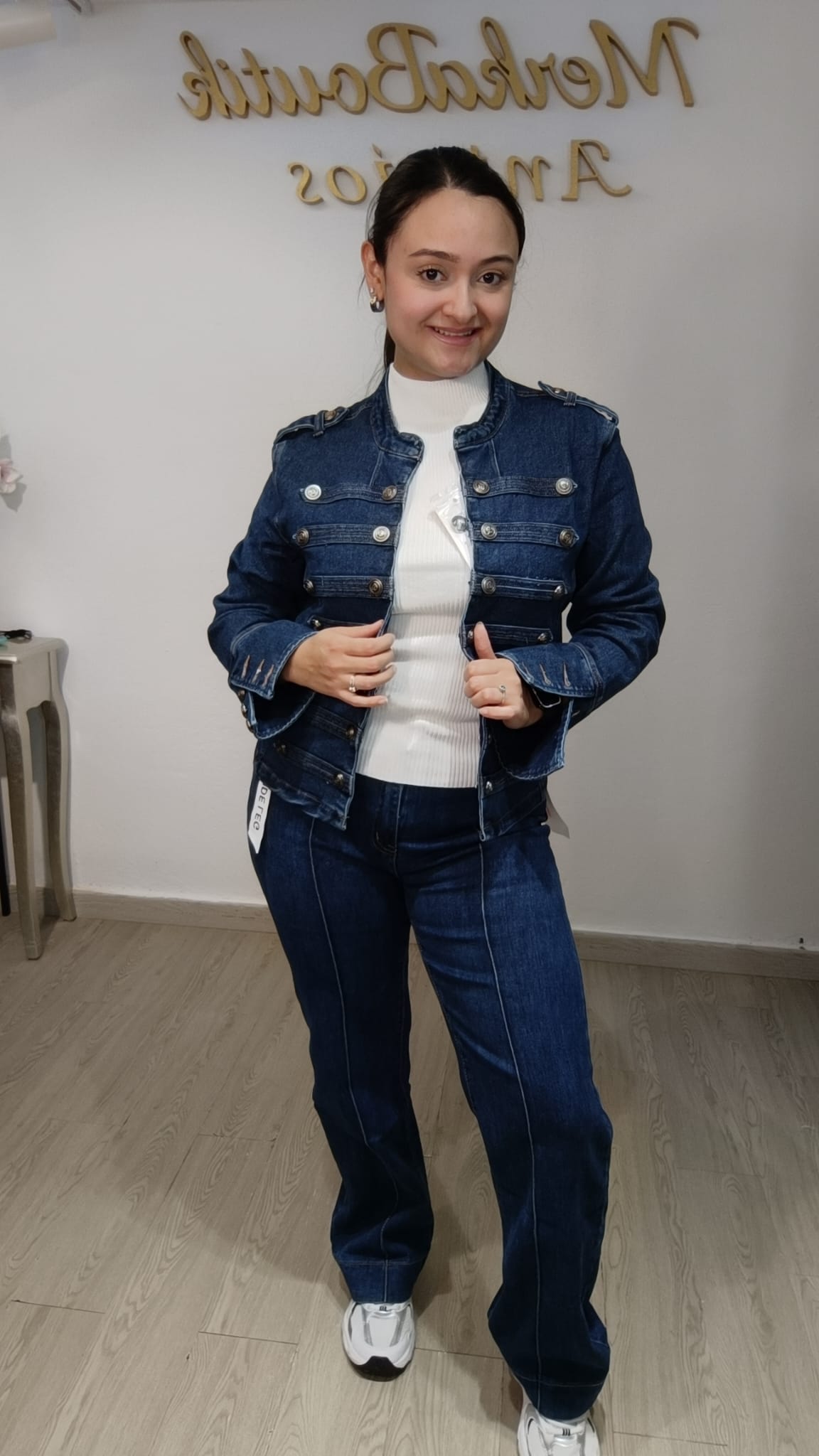 Chaqueta Napoleón vaquera con trabillas decorativas