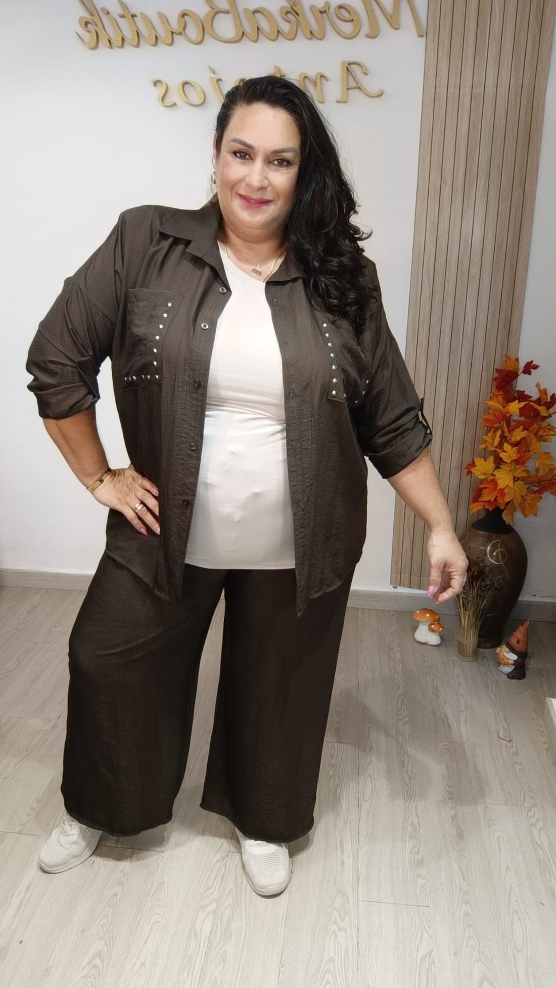 Conjunto Lina Tachuelas curvy en burdeos