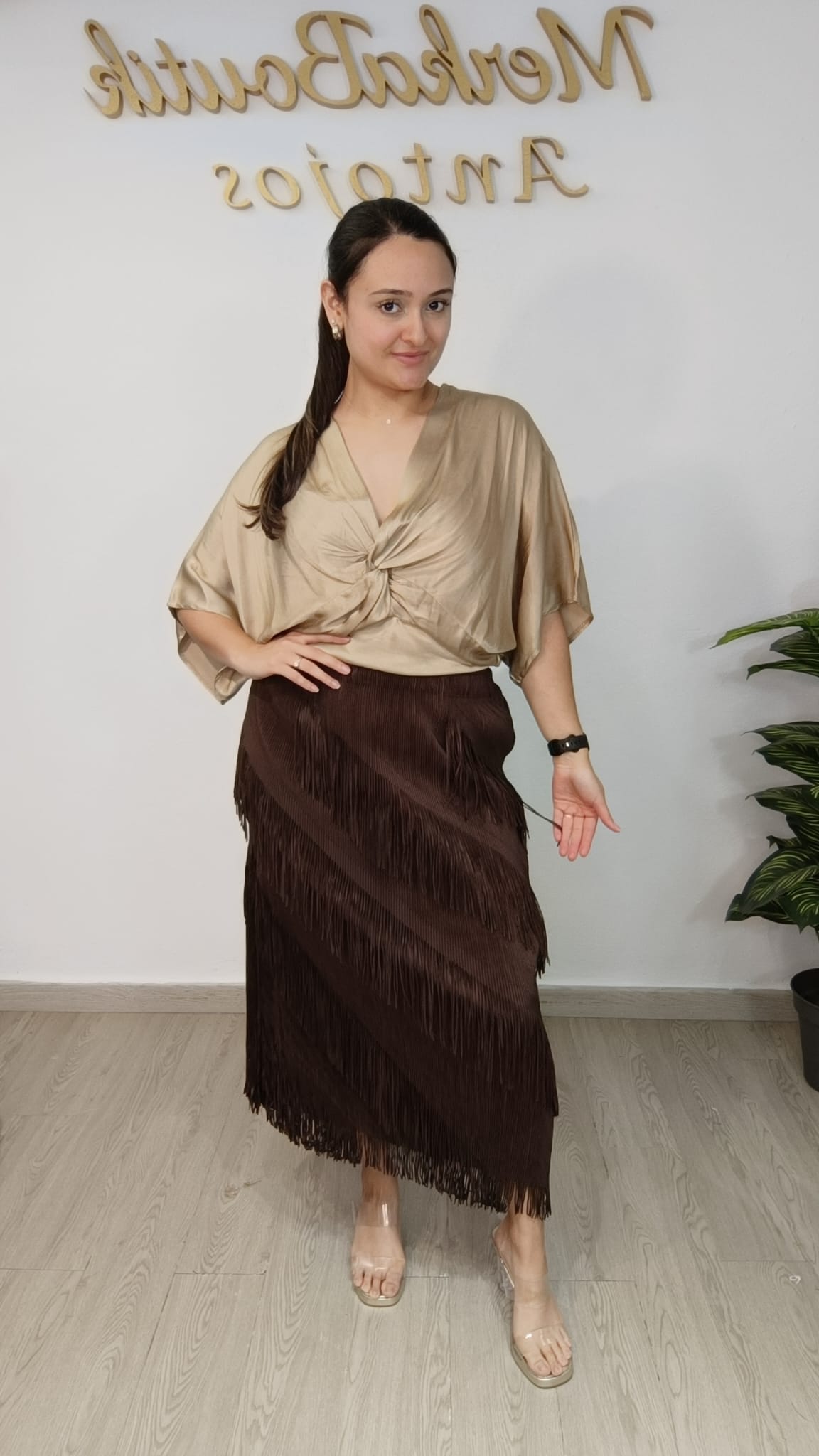 Falda Midi Flecos Manuela curvy en color negro