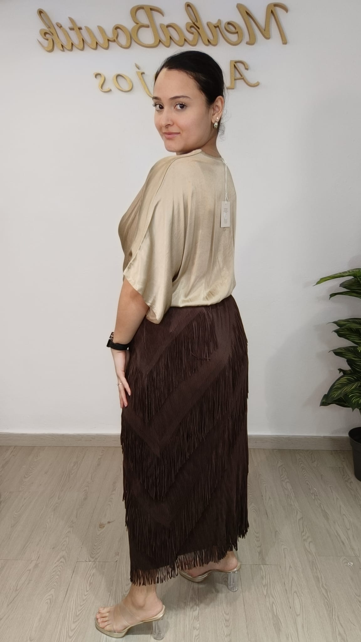 Detalle de flecos diagonales de la Falda Manuela curvy