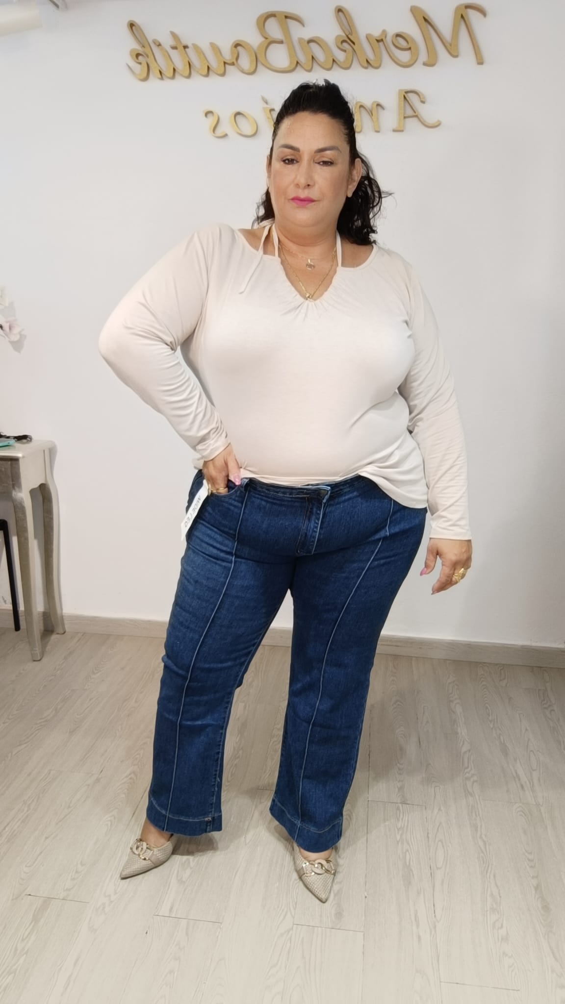 Pantalón Vaquero Pata Ancha Lucía curvy para looks de temporada