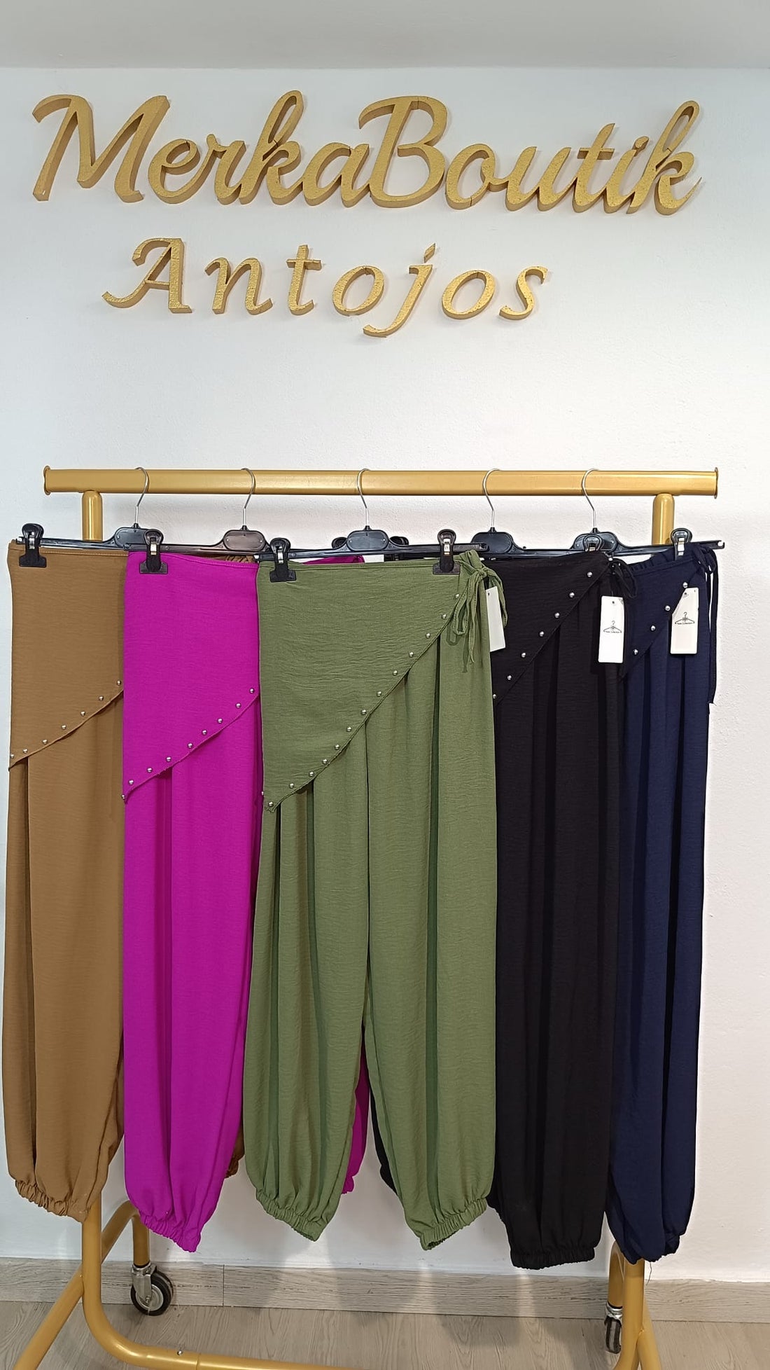 Pantalón Bombacho Tachuela Mediano