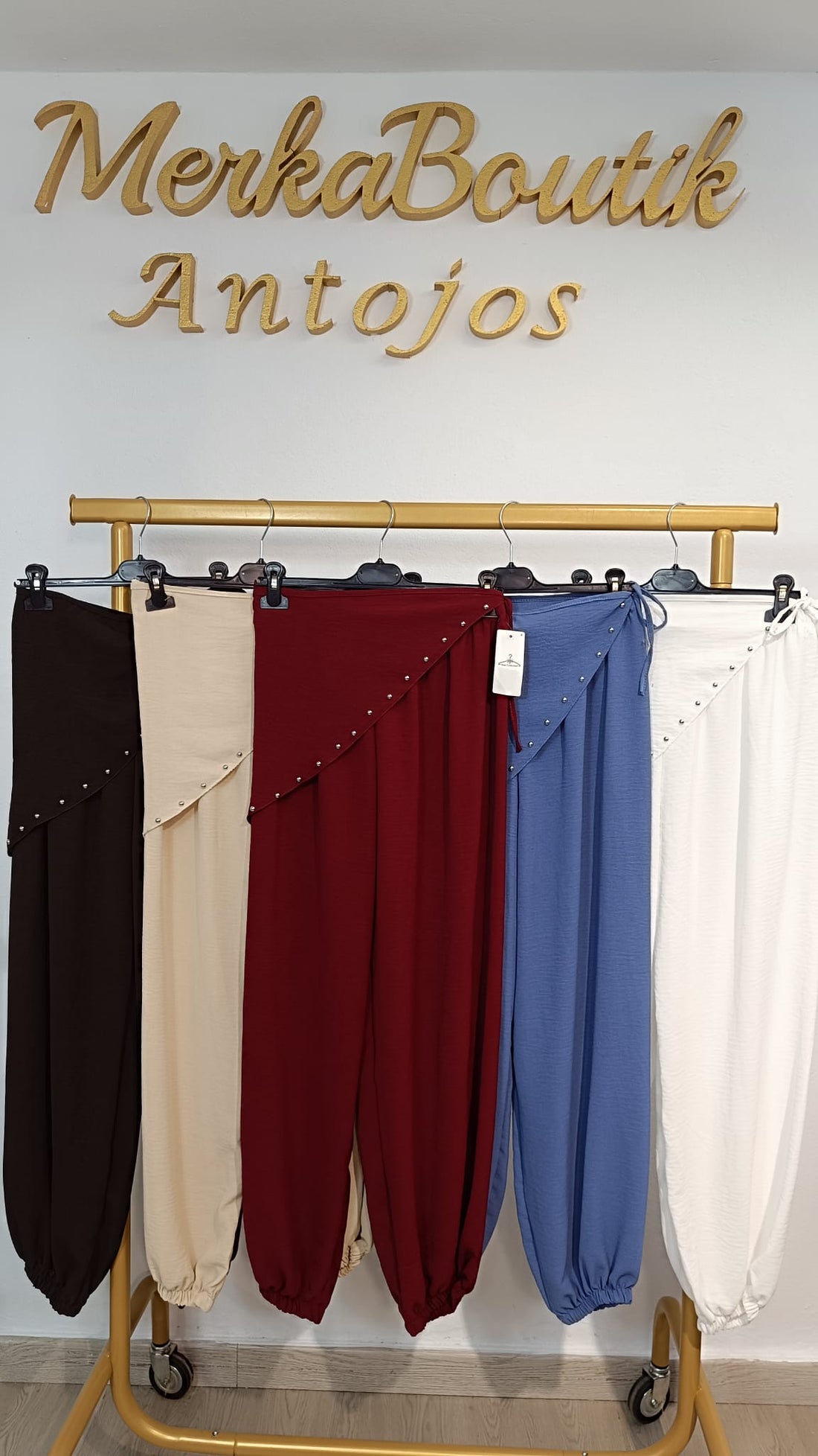 Pantalón Bombacho Tachuelas Mediano