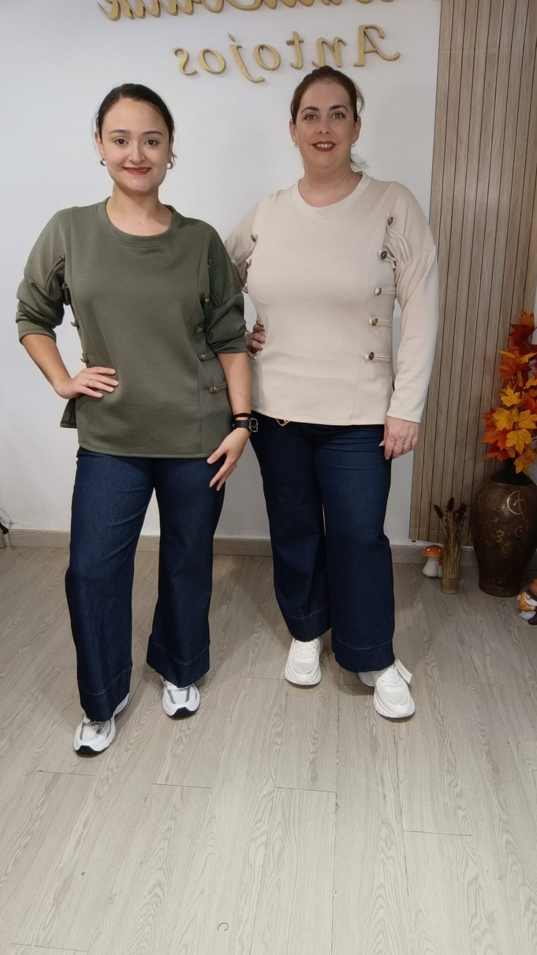 Sudadera Napoleón Doble Capa con botones decorativos en look casual
